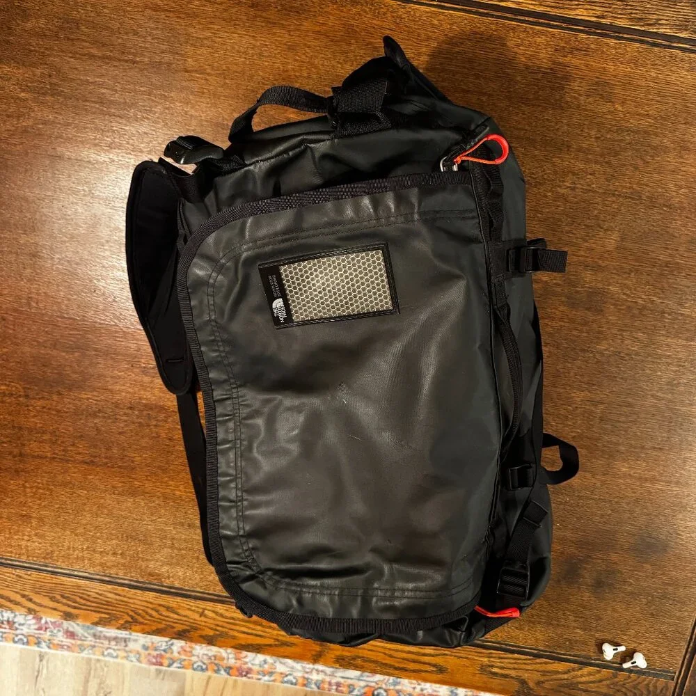 north face duffel backpack small The x SKIMS Base Camp It features padded adjustable handles for both hand and shoulder carry The North Face Berkeley Small